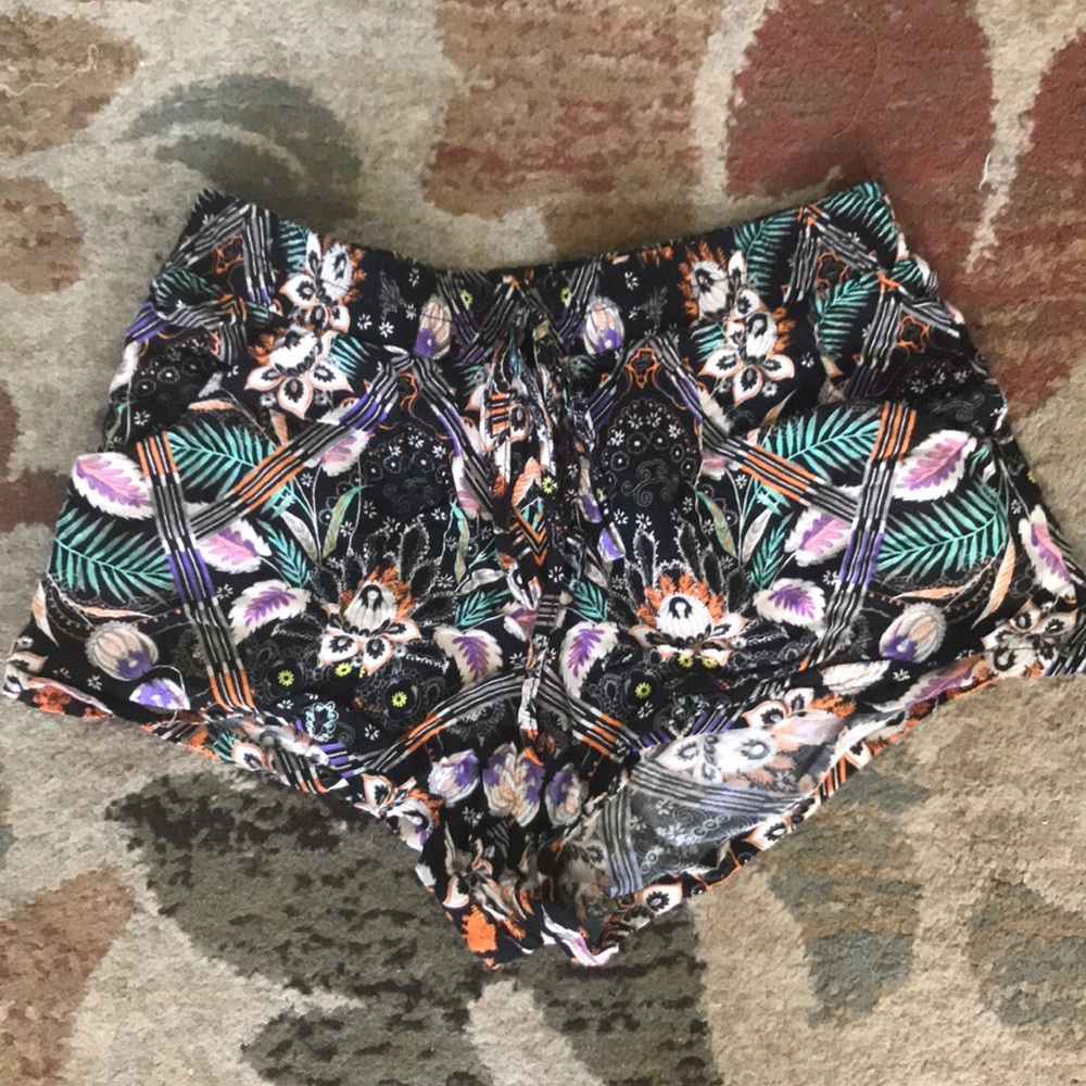 Drawstring shorts with pockets